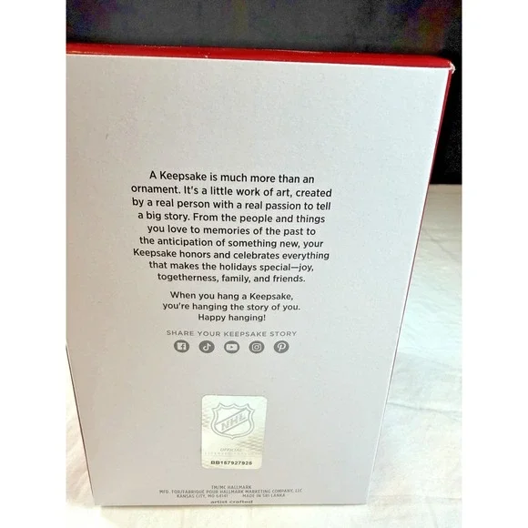 Connor Bedard 2025 Hallmark Keepsake Ornament Chicago Blackhawks New in Box - Picture 4 of 4